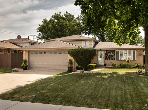 8307 S Thomas Ave, Bridgeview, IL 60455