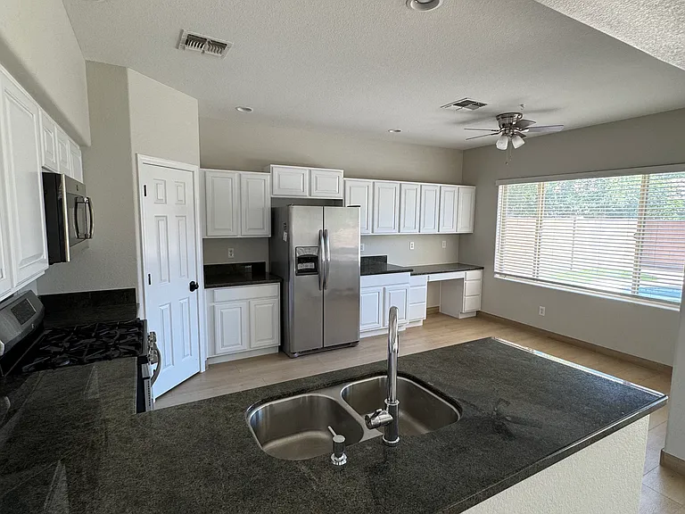 971 E Bellerive Pl — Photo 9