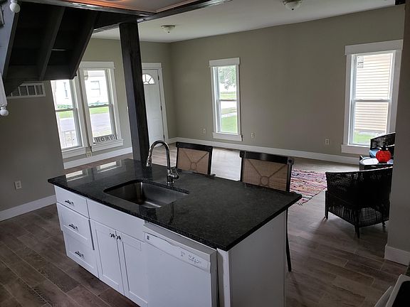 5th image of 303 S Center St