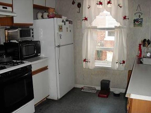 Eat-In Kitchen
