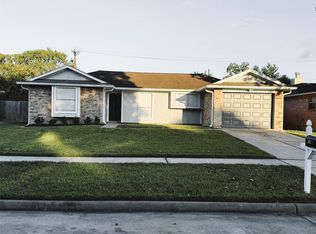 906 Dixie Dr, League City, TX 77573