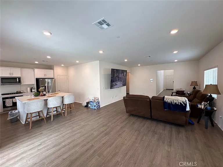 27548 Luna Ave — Photo 3