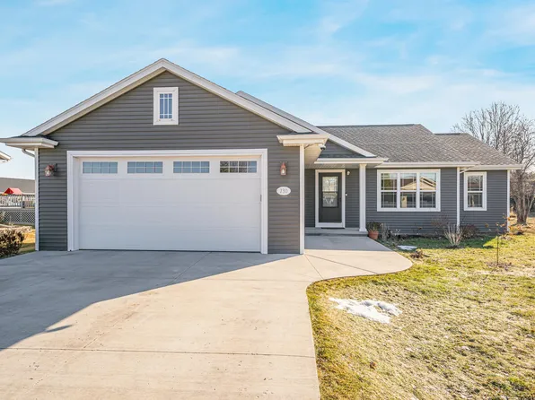 730 E Scott St, Omro, WI 54963