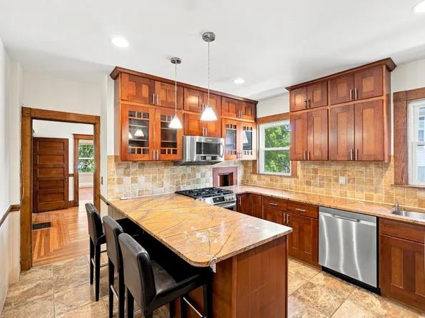 236 Concord Ave #2A, Cambridge, MA 02138