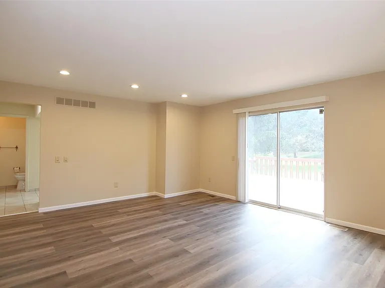 5590 Greenbriar Dr — Photo 18