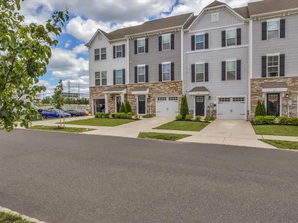 97 Kohlmyer Dr, Pennsauken, NJ 08110