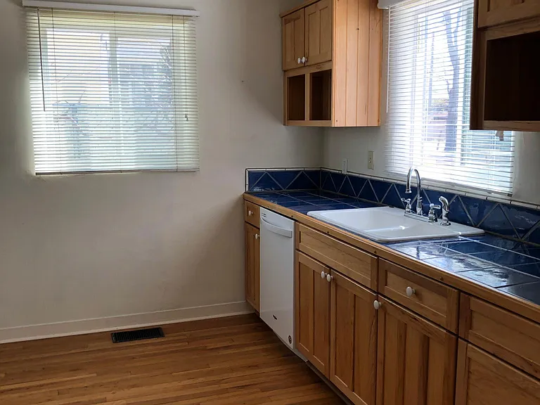 501 Carlisle Blvd SE — Photo 4
