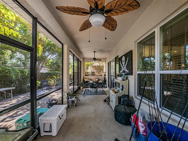 3007 W Palmira Ave — Photo 35