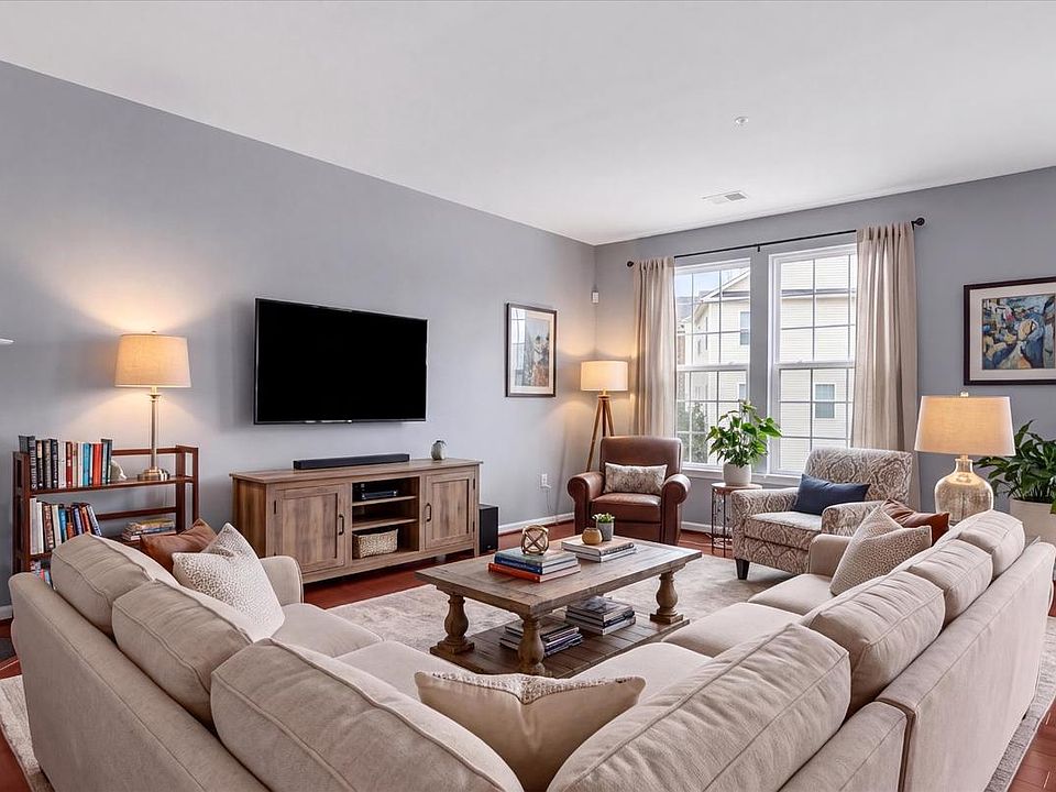 1st image of 324 Chessington Dr