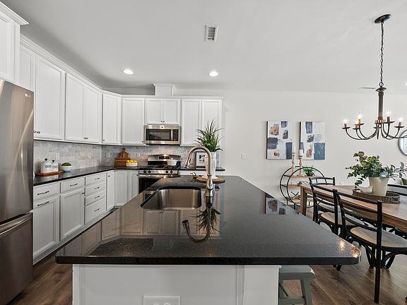 4th image of 115 Bowerbank Ln