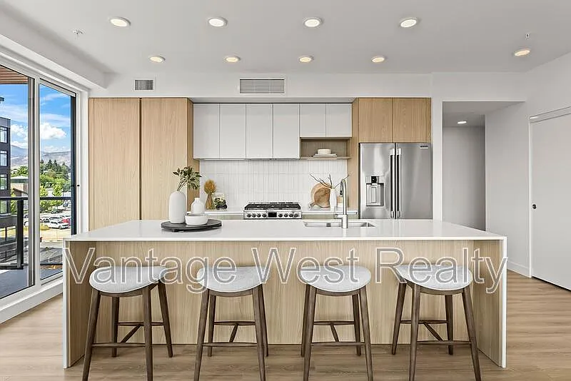 2 bed, 2.0 bath, 1059 sqft, $2,700 — Photo 2