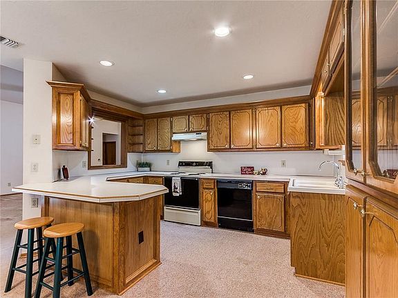 4th image of 3000 SW 126th St