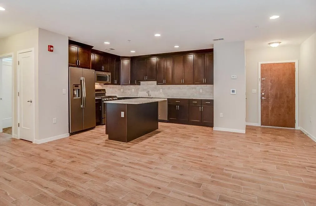 2 bed, 1050 sqft, $2,795 — Photo 1