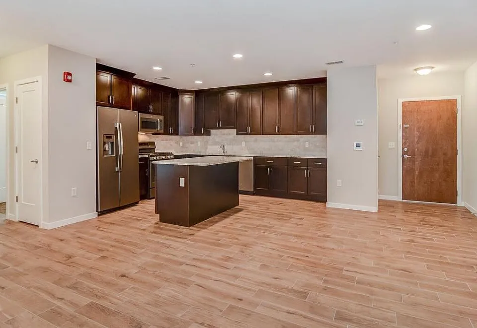 744 Westfield Ave #204