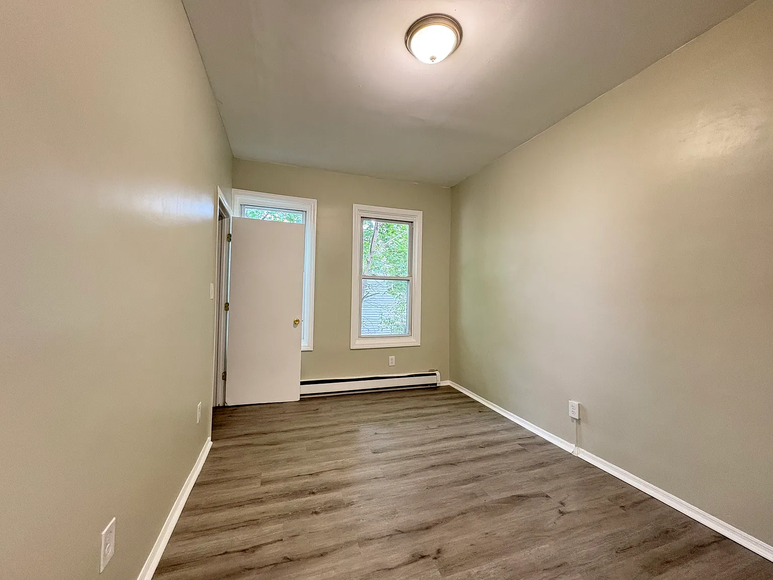 2 bed, 800 sqft, $1,800 — Photo 2