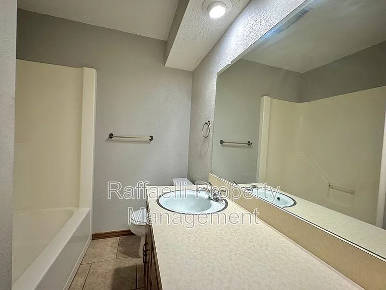 315 Brookwood Dr — Photo 10