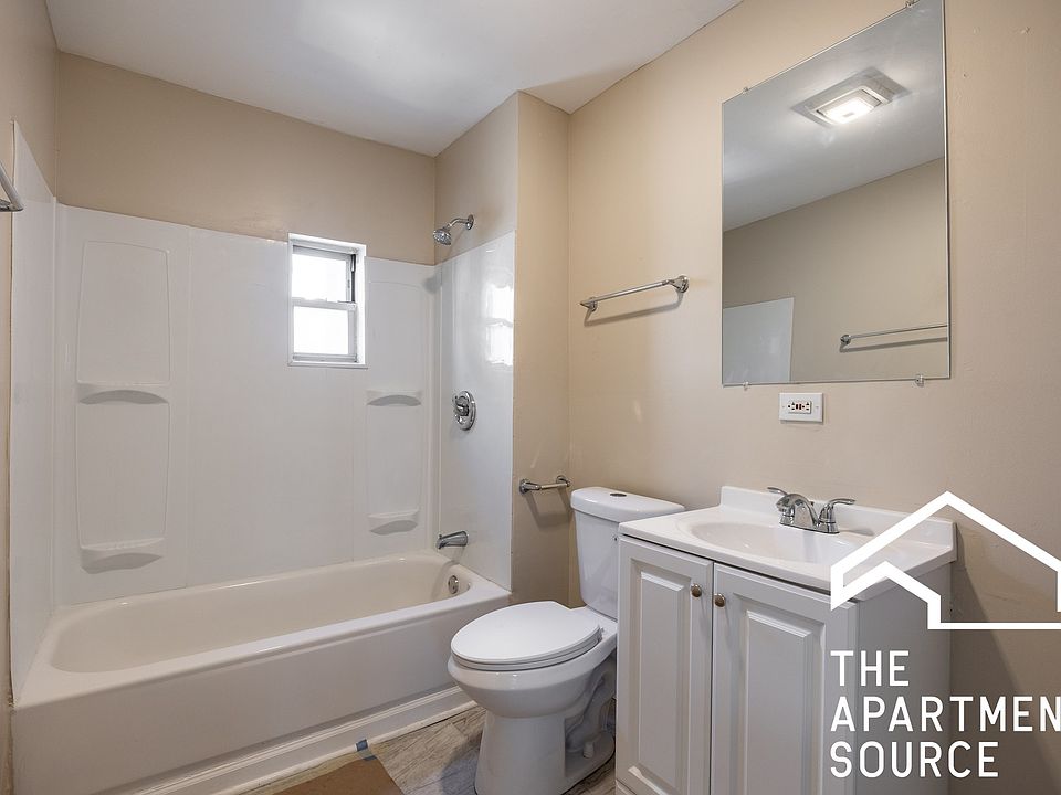1st image of 1877 N Milwaukee Ave #4