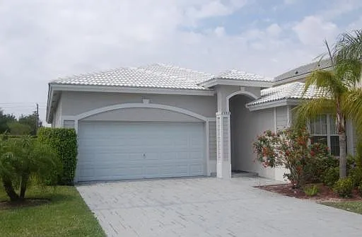 3 bed, 2.0 bath, 1848 sqft, $3,900 — Photo 3