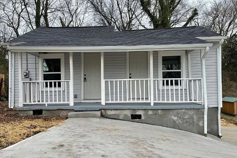 1308 Iredell Ave — Photo 2