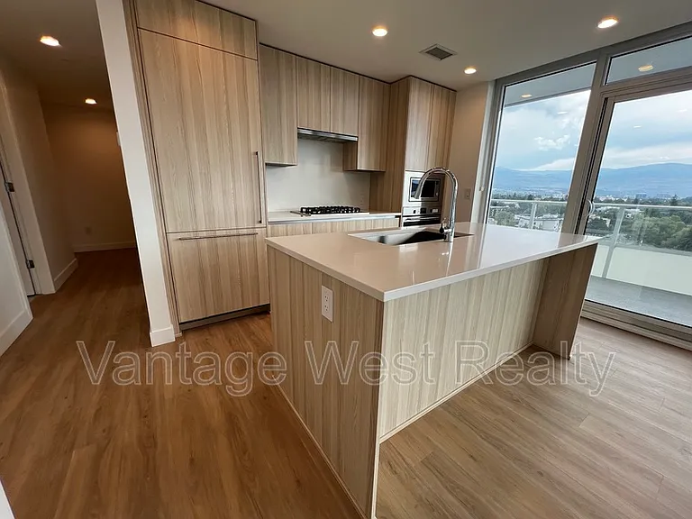 1626 Water St #807 — Photo 3