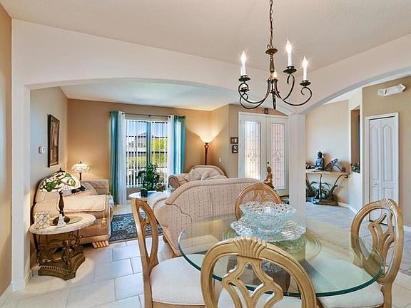 4th image of 3007 Camino Real Dr S