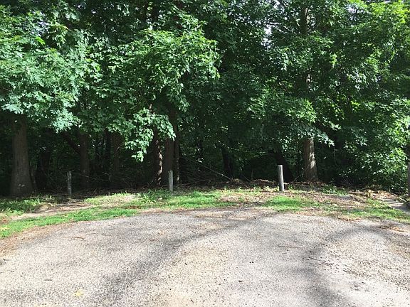 4th image of 111 Emily Dr
