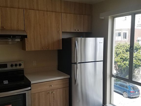 4th image of 2965 Sacramento St APT 202