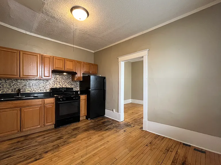 744 Simon Ave — Photo 1