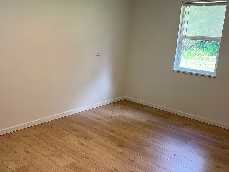 2356 Erlands Point Rd NW — Photo 9