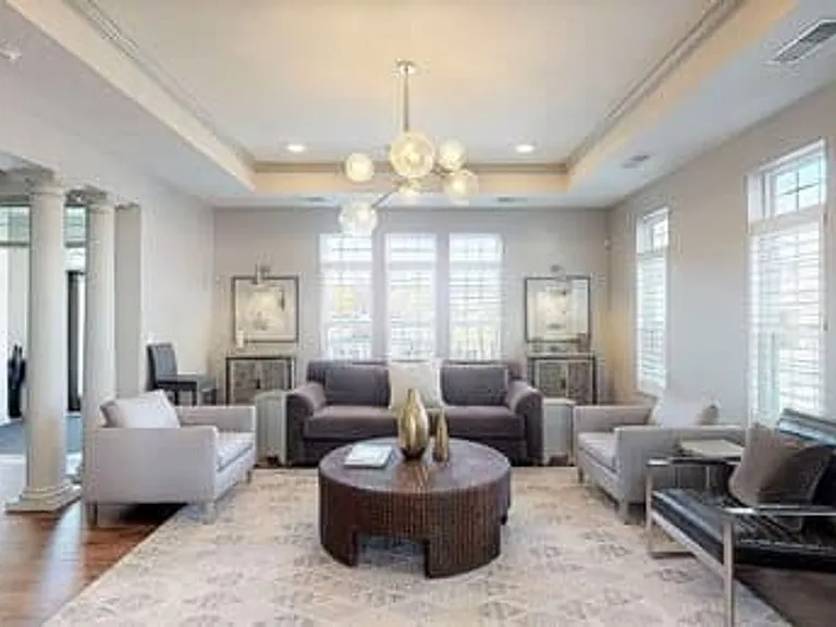 Latham Apartments — Photo 106