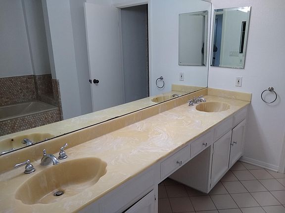 5th image of 1880 Veteran Ave APT 208