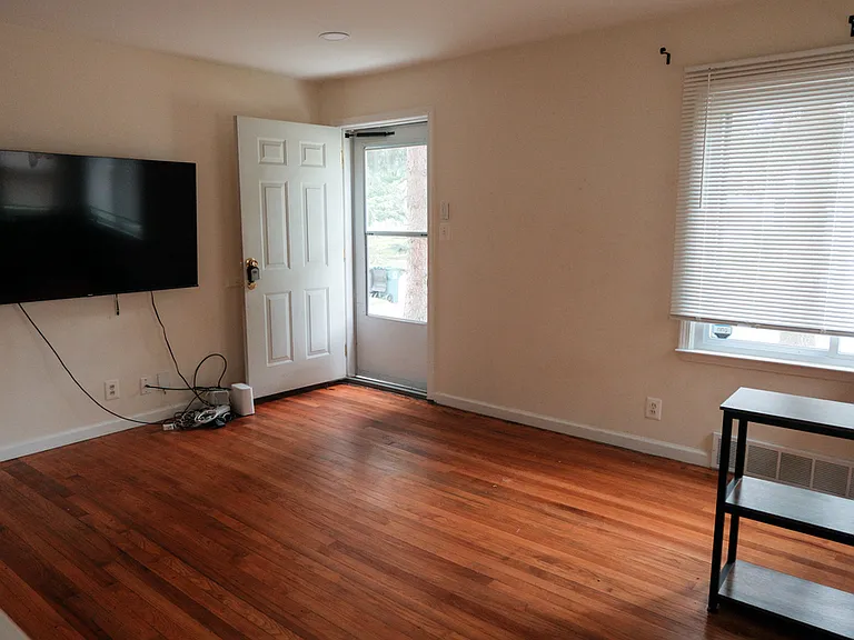 1720 Browning St — Photo 4