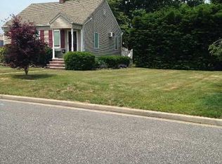 199 N Suffolk Ave, Massapequa, NY 11758