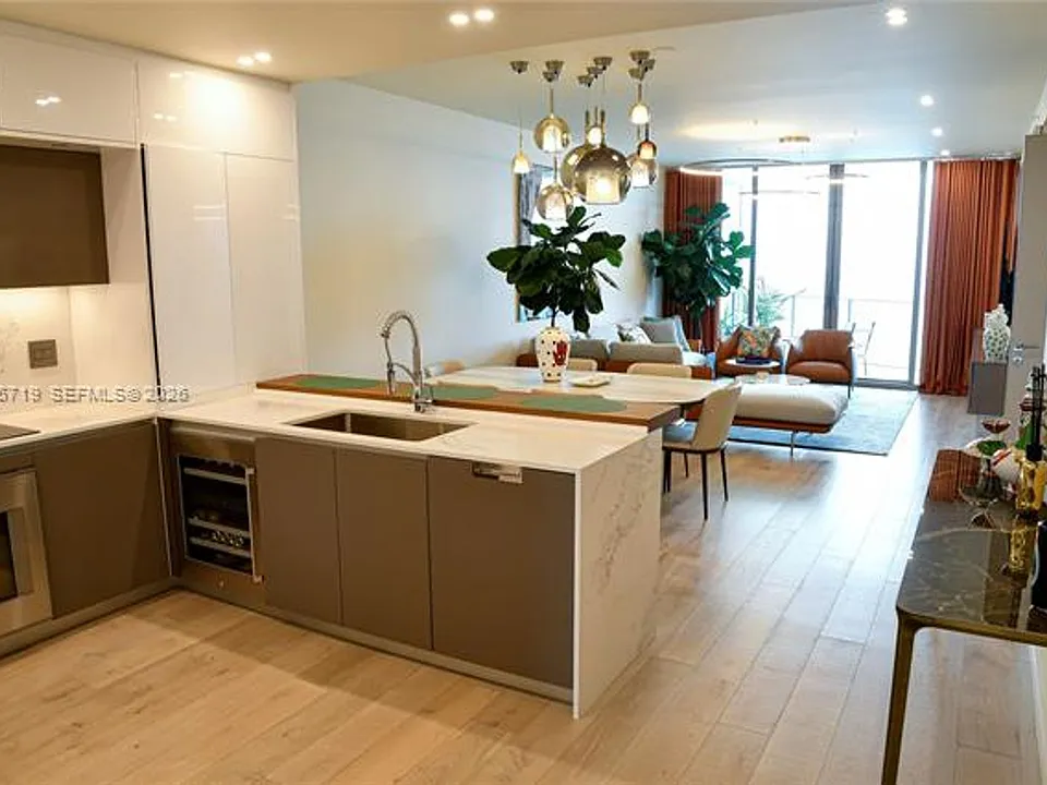 15701 Collins Ave #CU-4403