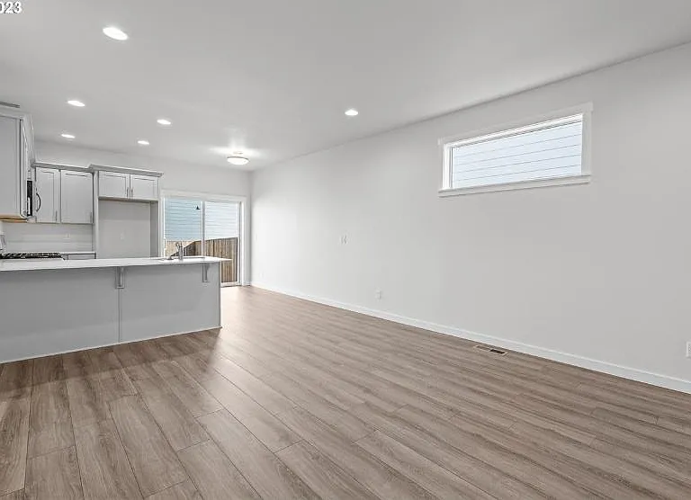 1731 NE Waterfront St — Photo 10