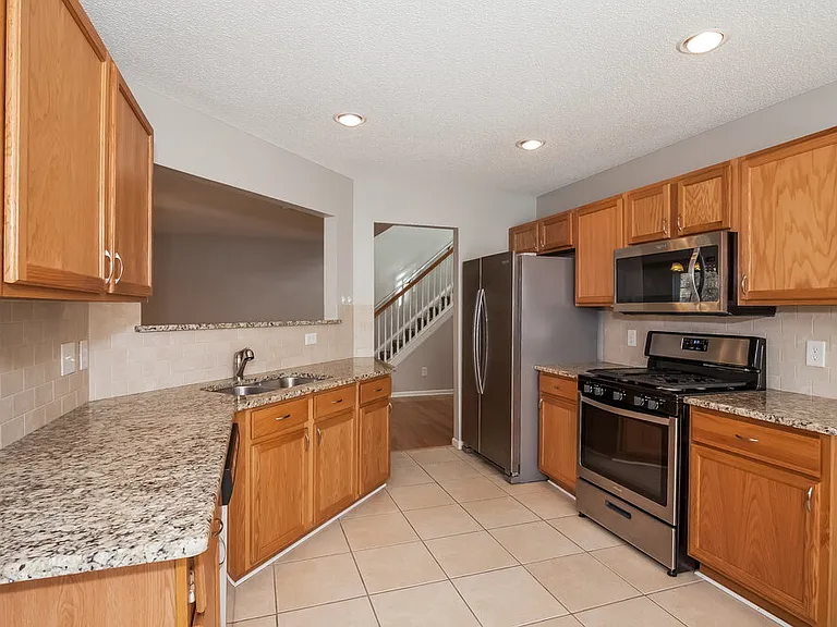 10619 Haddington Dr — Photo 7