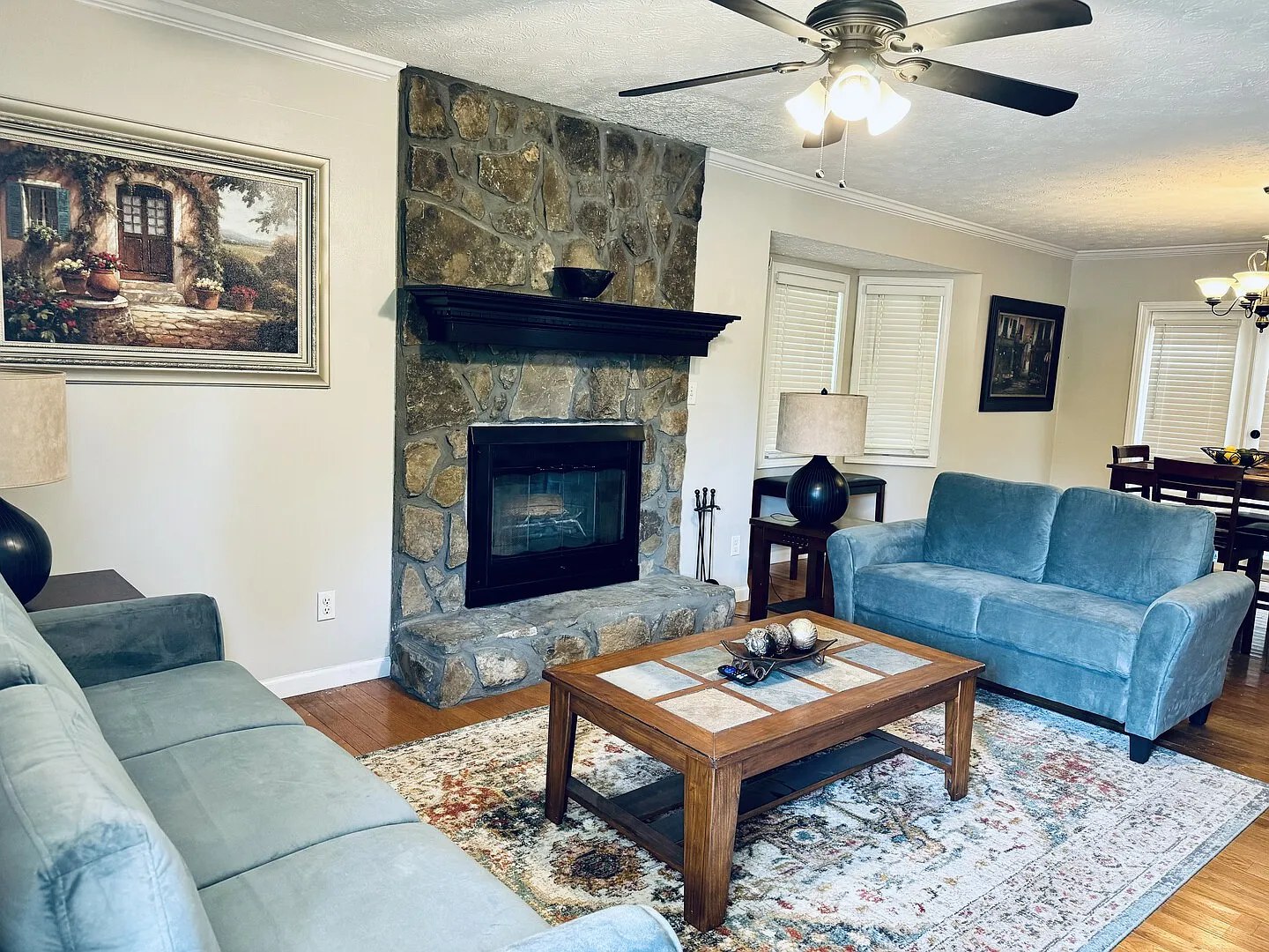 Hilltop Home — Photo 2