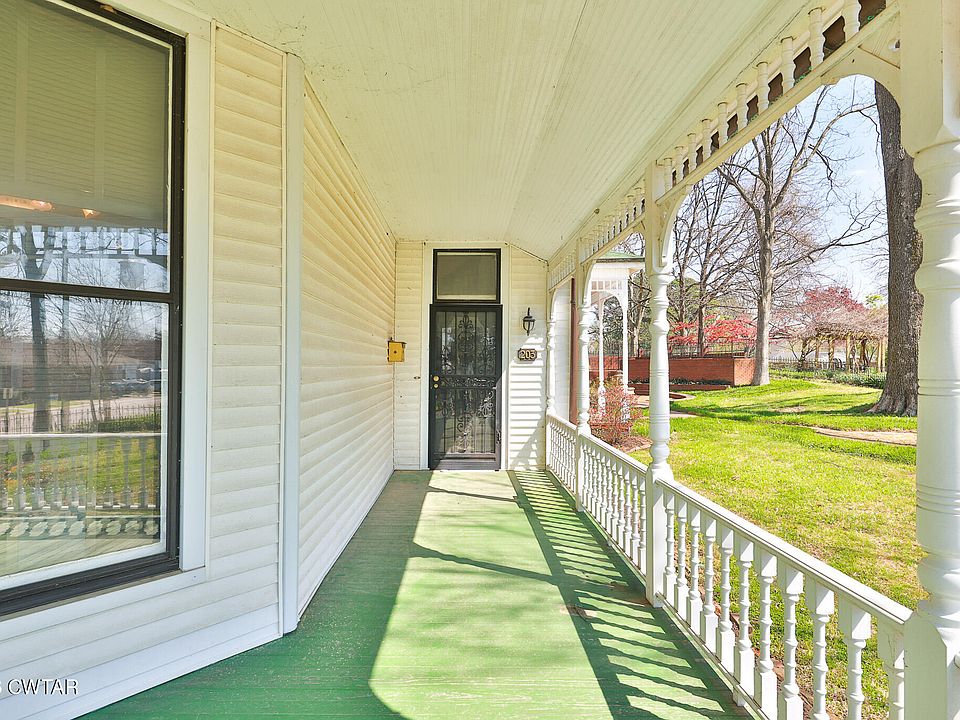 28th image of 203 N McCombs St