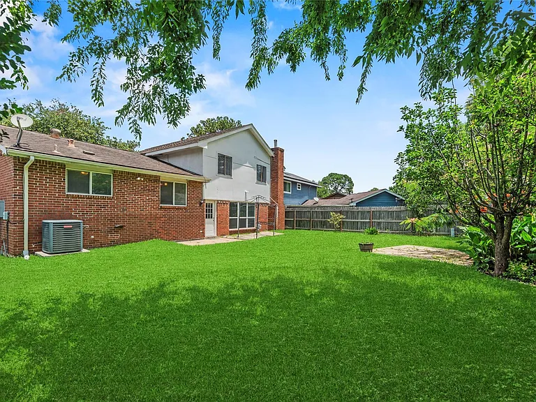 21431 Park Bend Dr — Photo 24