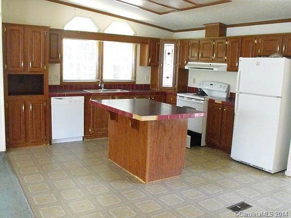 5th image of 320 Willow Oaks Dr