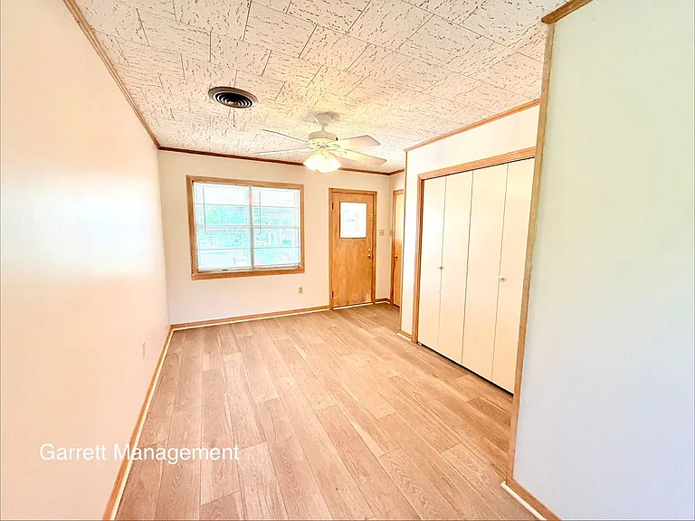 1074 N US Highway 281 — Photo 13