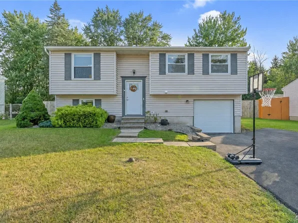 5013 Dahlia Cir, Liverpool, NY 13088