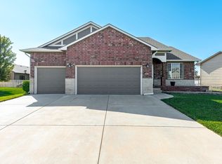 8813 N Ridgewood Ln, Park City, KS 67147