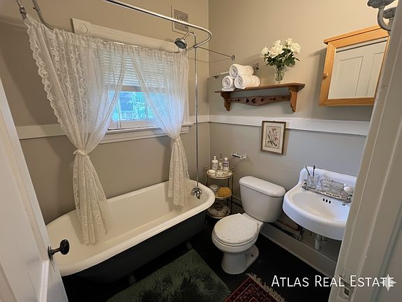 4th image of 604 N Weber St #6
