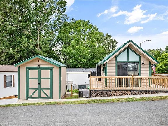 2nd image of 123 Grand View Dr