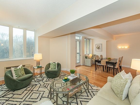 5th image of 10 Smith Manor Blvd #815