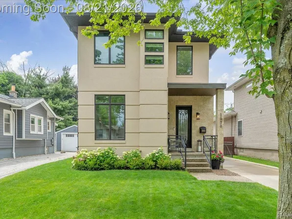 1520 Bennaville Ave, Birmingham, MI 48009