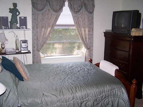 4th image of 7324 Woodbridge Dr
