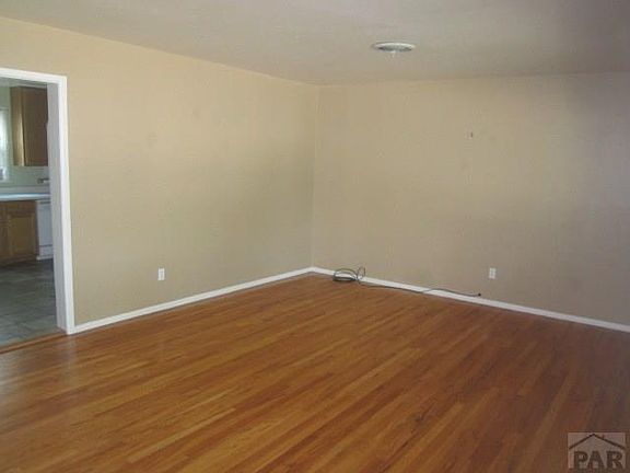 2nd image of 906 Alexander Cir