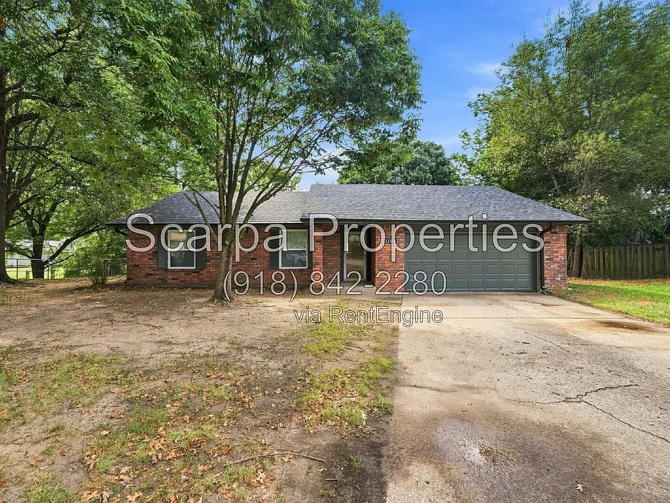 1105 W Vicksburg Pl